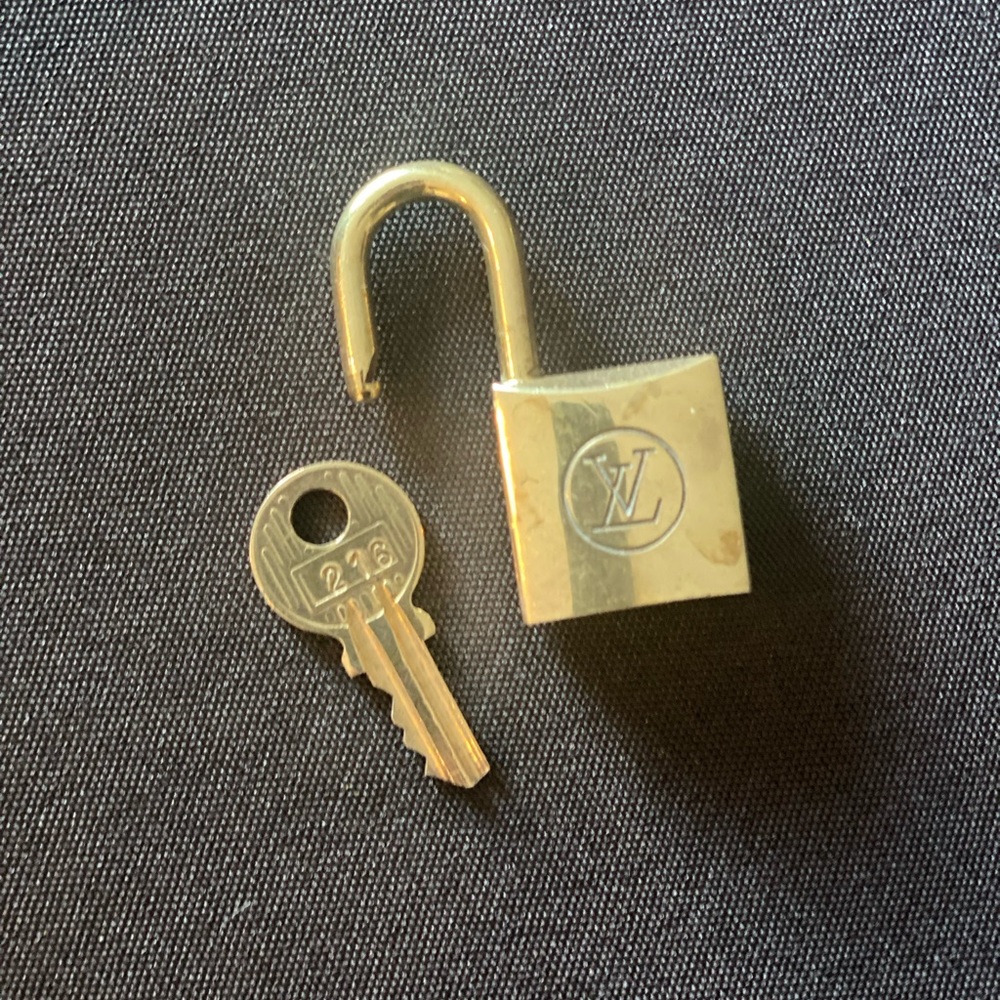 🔐 Rare LV Lock and Key #216